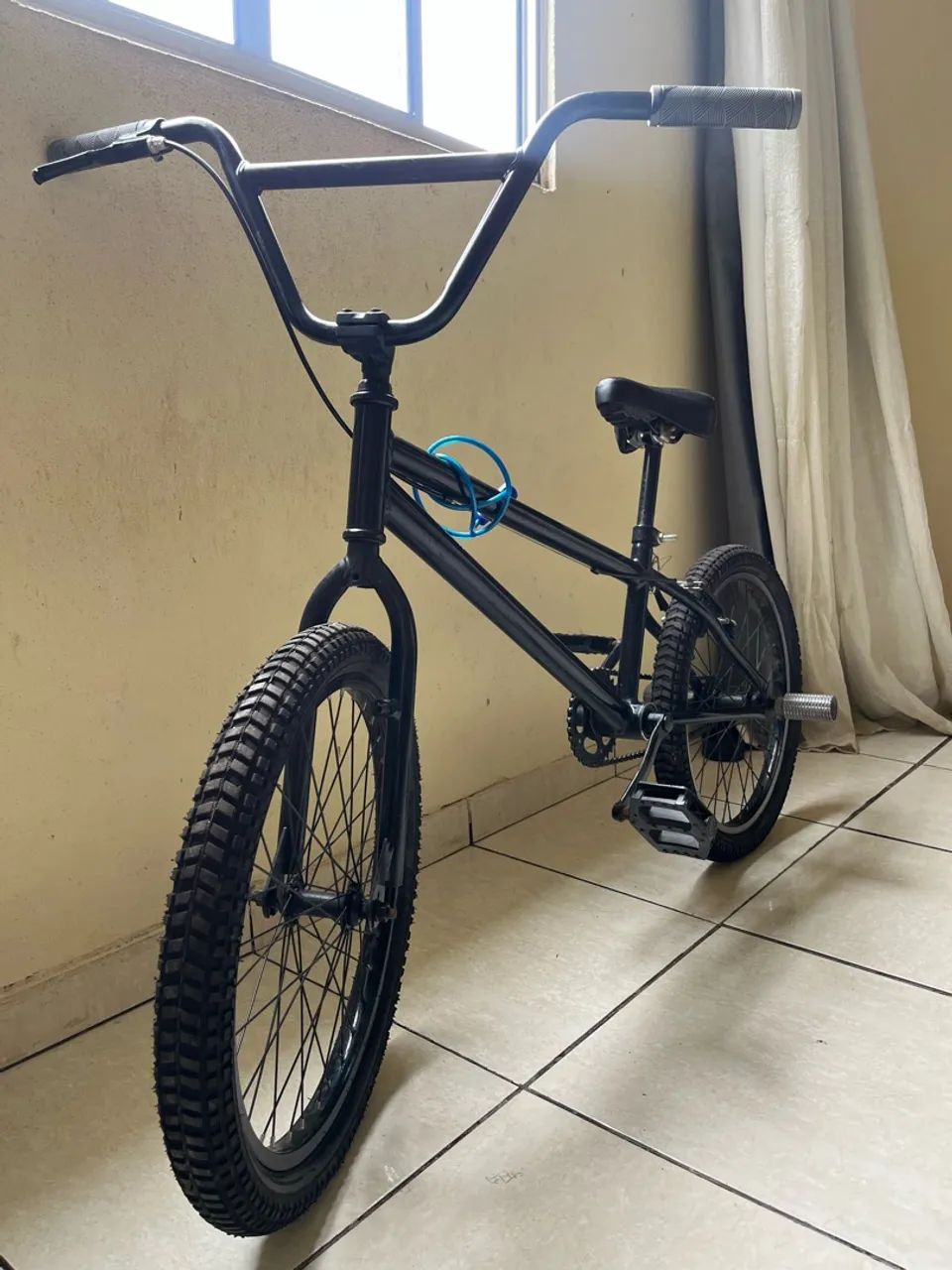 BMX aro 20 preta - em ótimo estado - Foto 2