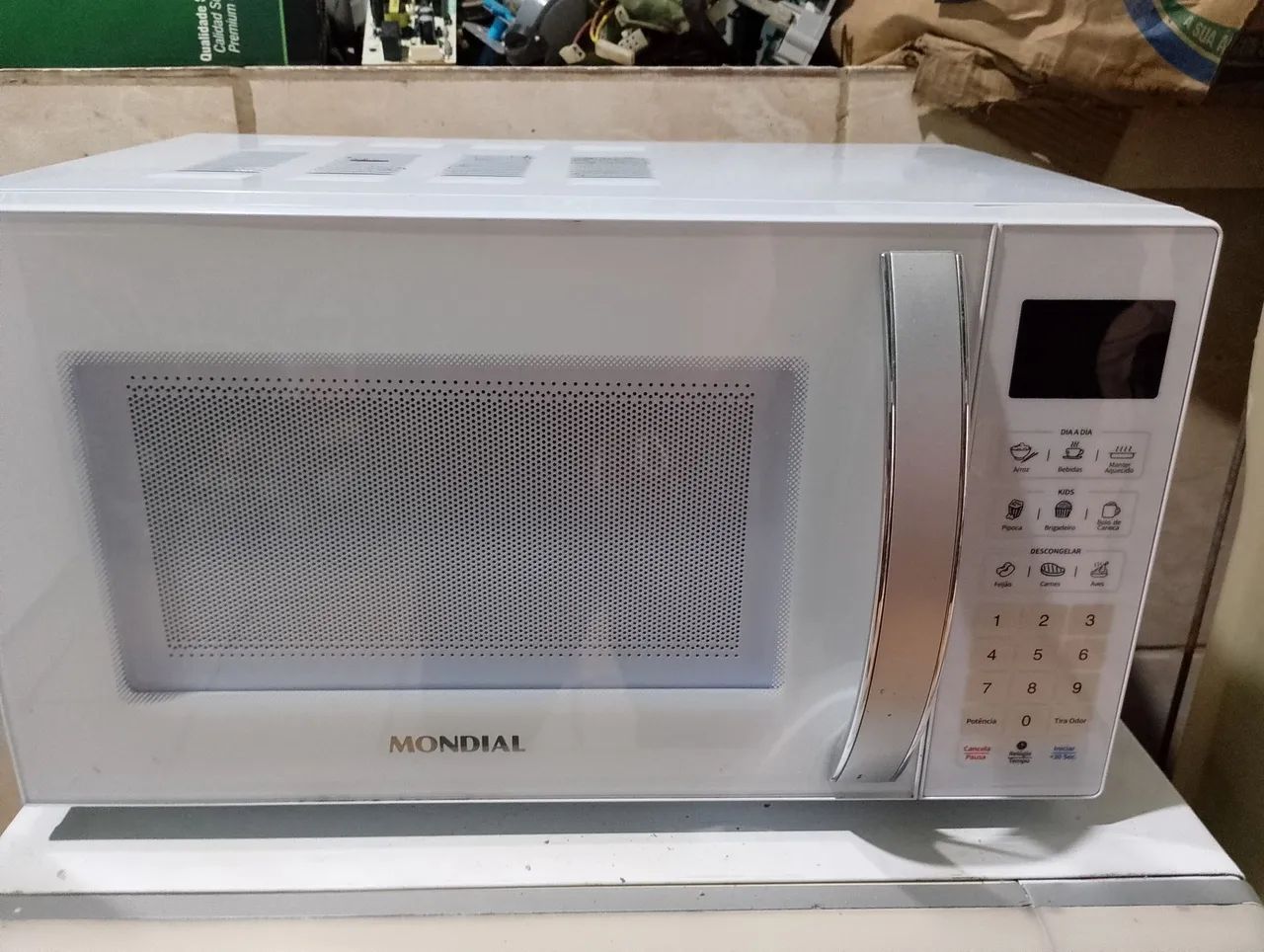 Microondas mondial bem conservado 