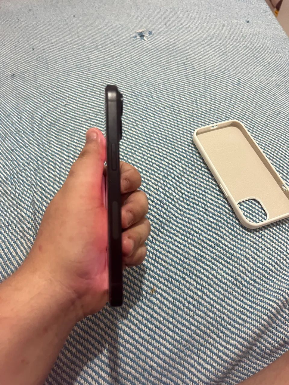 iPhone 15, 256 gigas 84% de bateria  - Foto 3