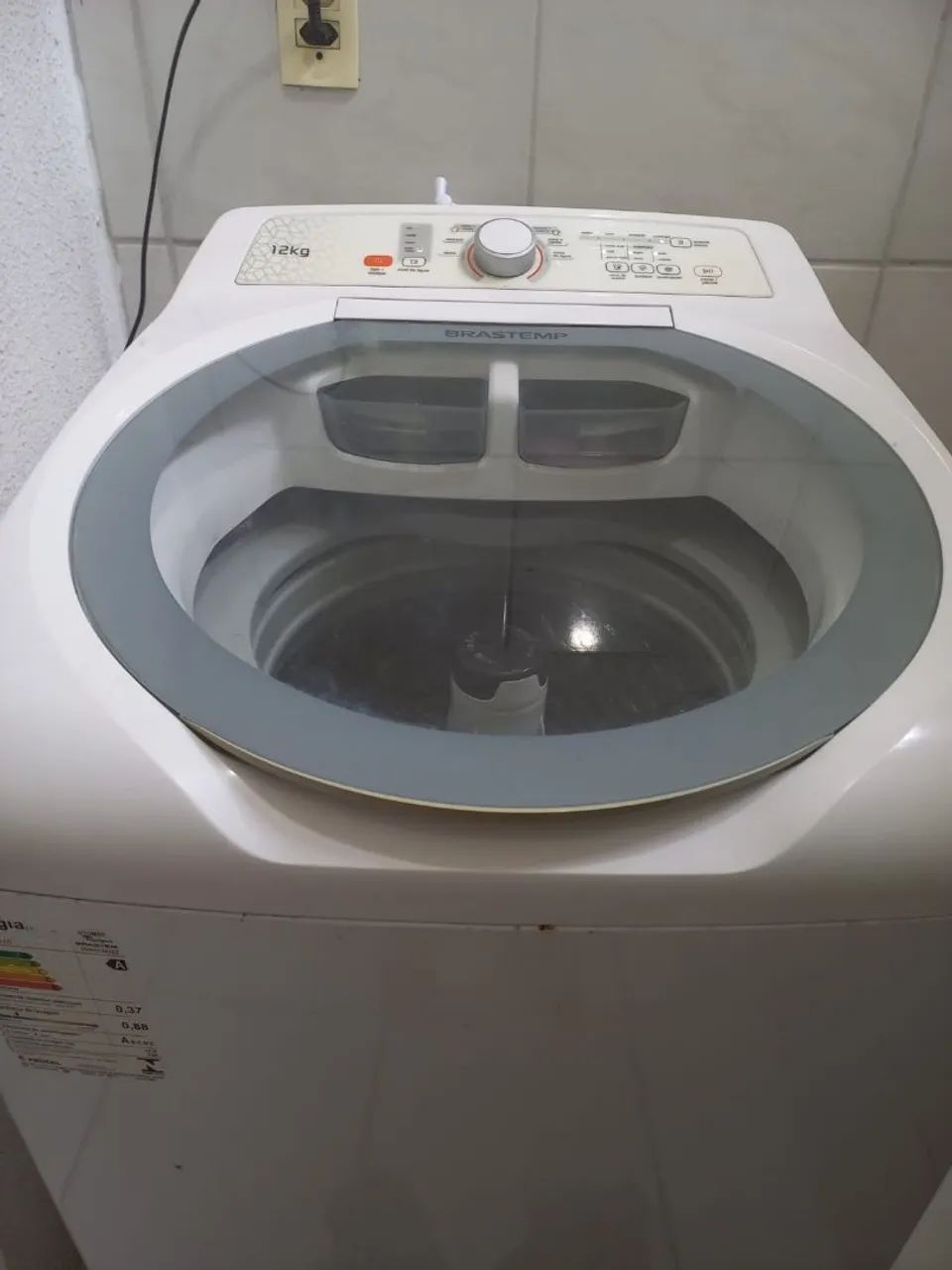 VENDO MÁQUINA DE LAVAR BRASTEMP 12 KG, NECESSITANDO DE UM REPARO. 