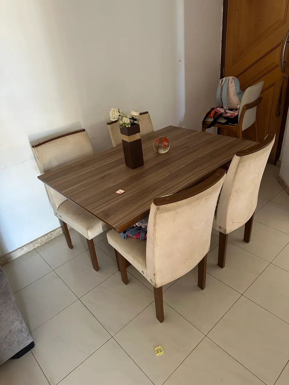 Mesa de madeira 4 cadeiras  - Foto 4