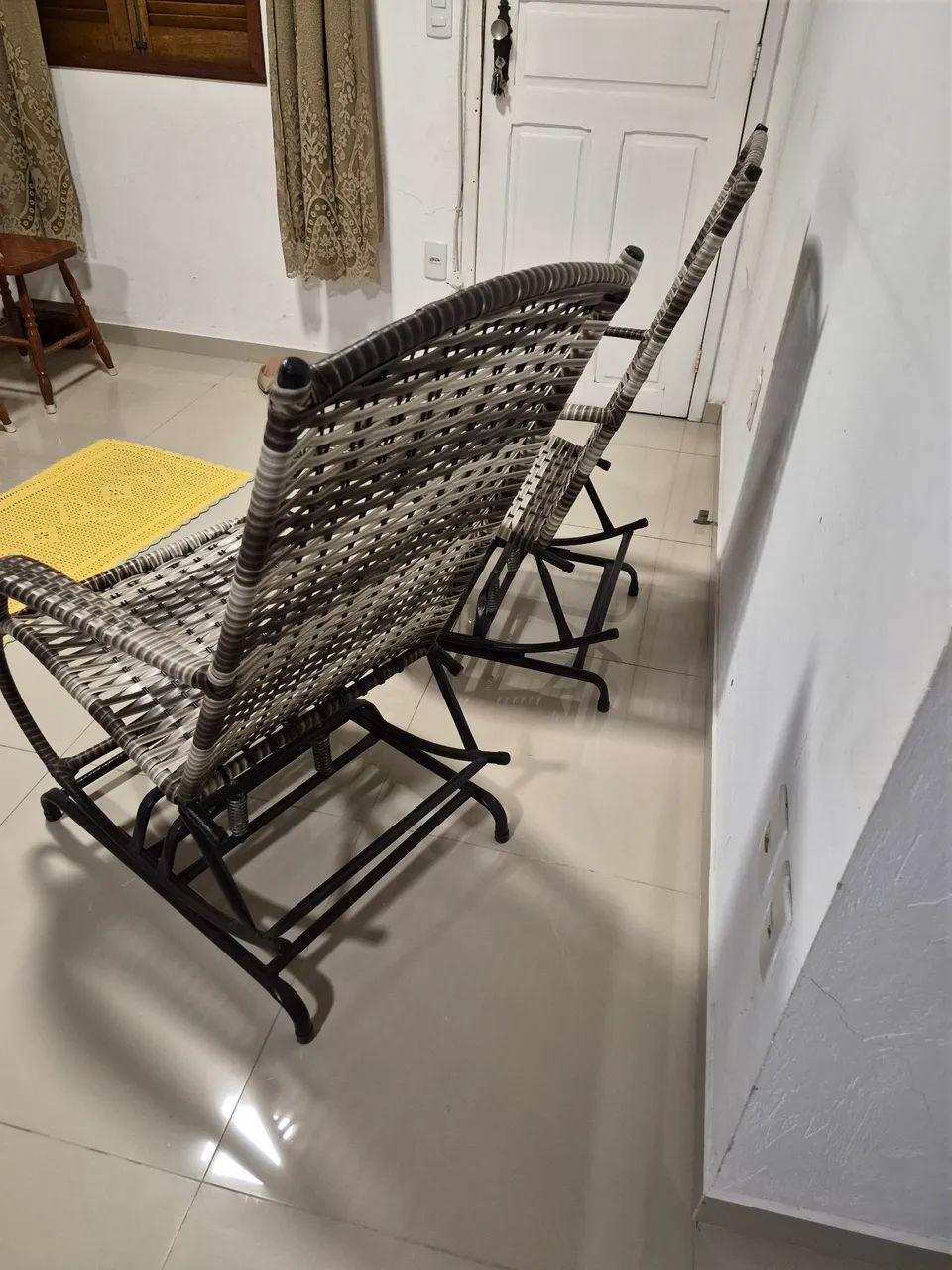 Vendo cadeiras de balanço em estado de nova - Foto 2