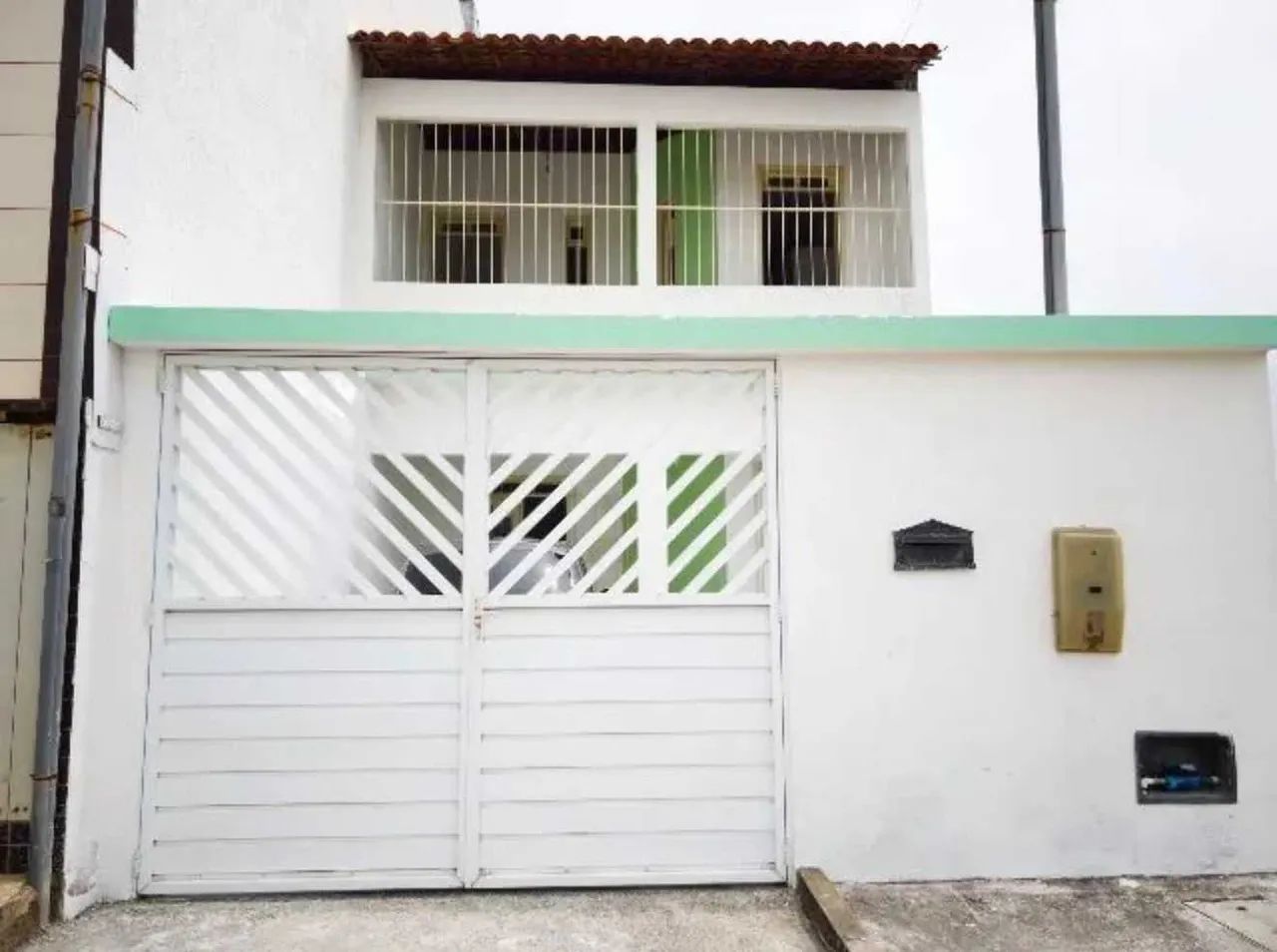 CASA EM RUA PÚBLICA - FAROLÂNDIA [57662]