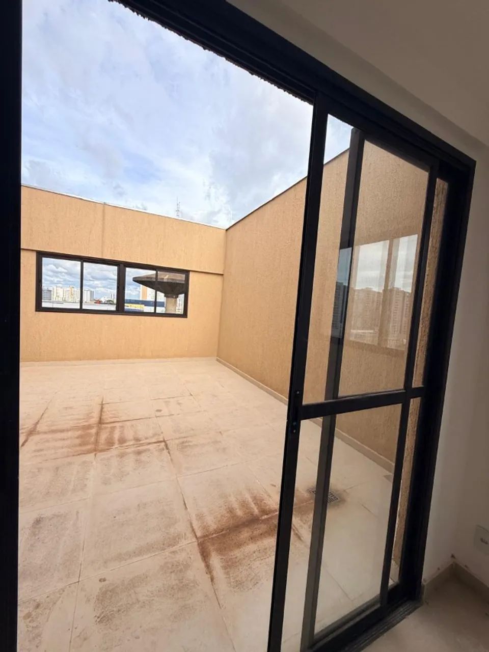 Vendo cobertura Linear em Samambaia, COM VARADÃO, 72m2, Vazada, NOVO e próximo ao metrô. - Foto 4