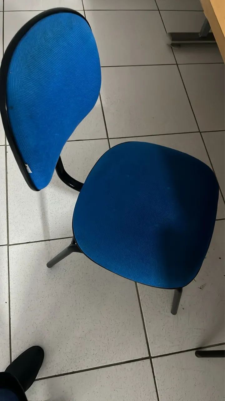 Cadeiras acolchoadas com apoio e sem  - Foto 2