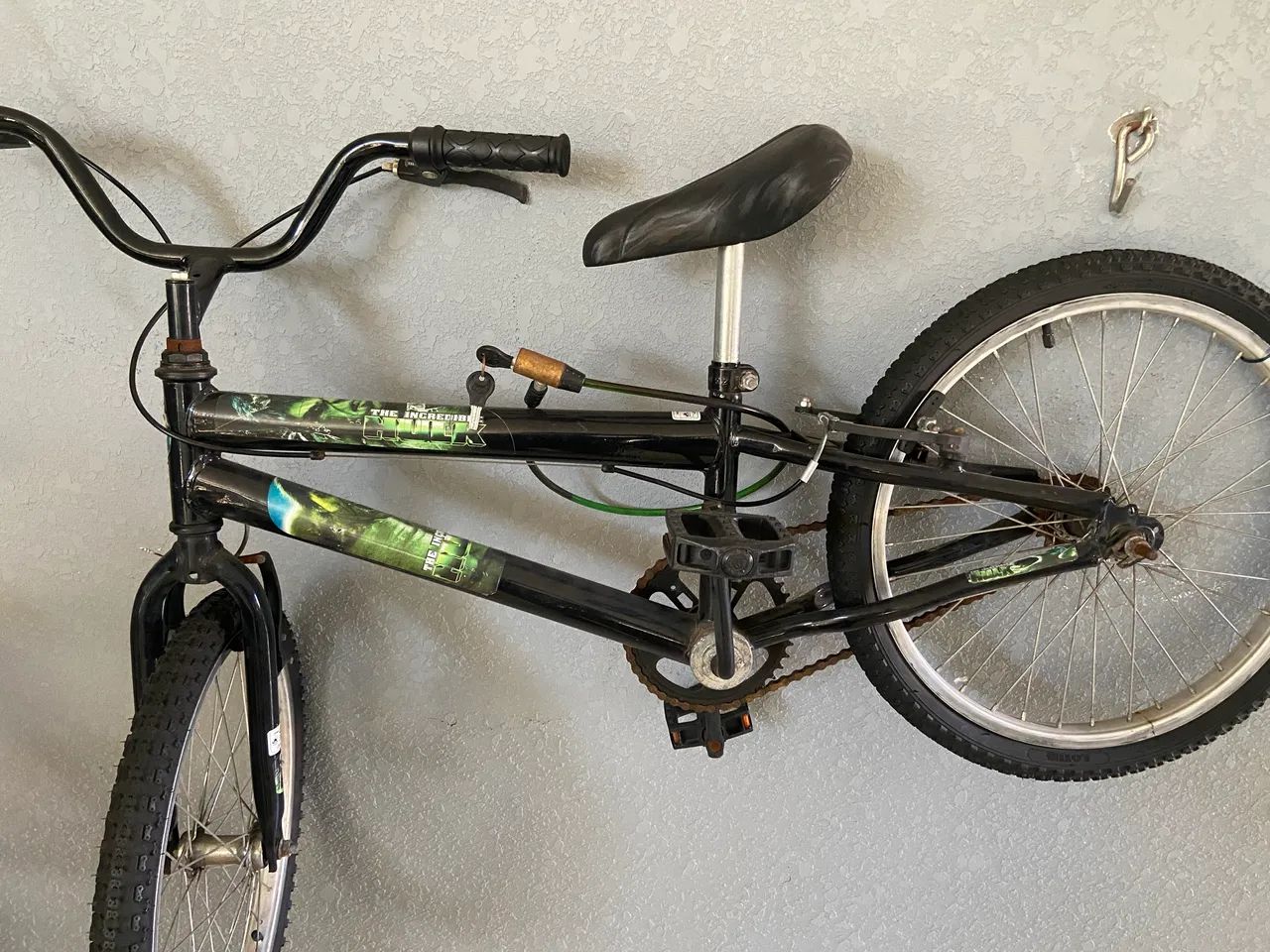 Bicicleta BMX Temática Incrível Hulk  - Foto 2