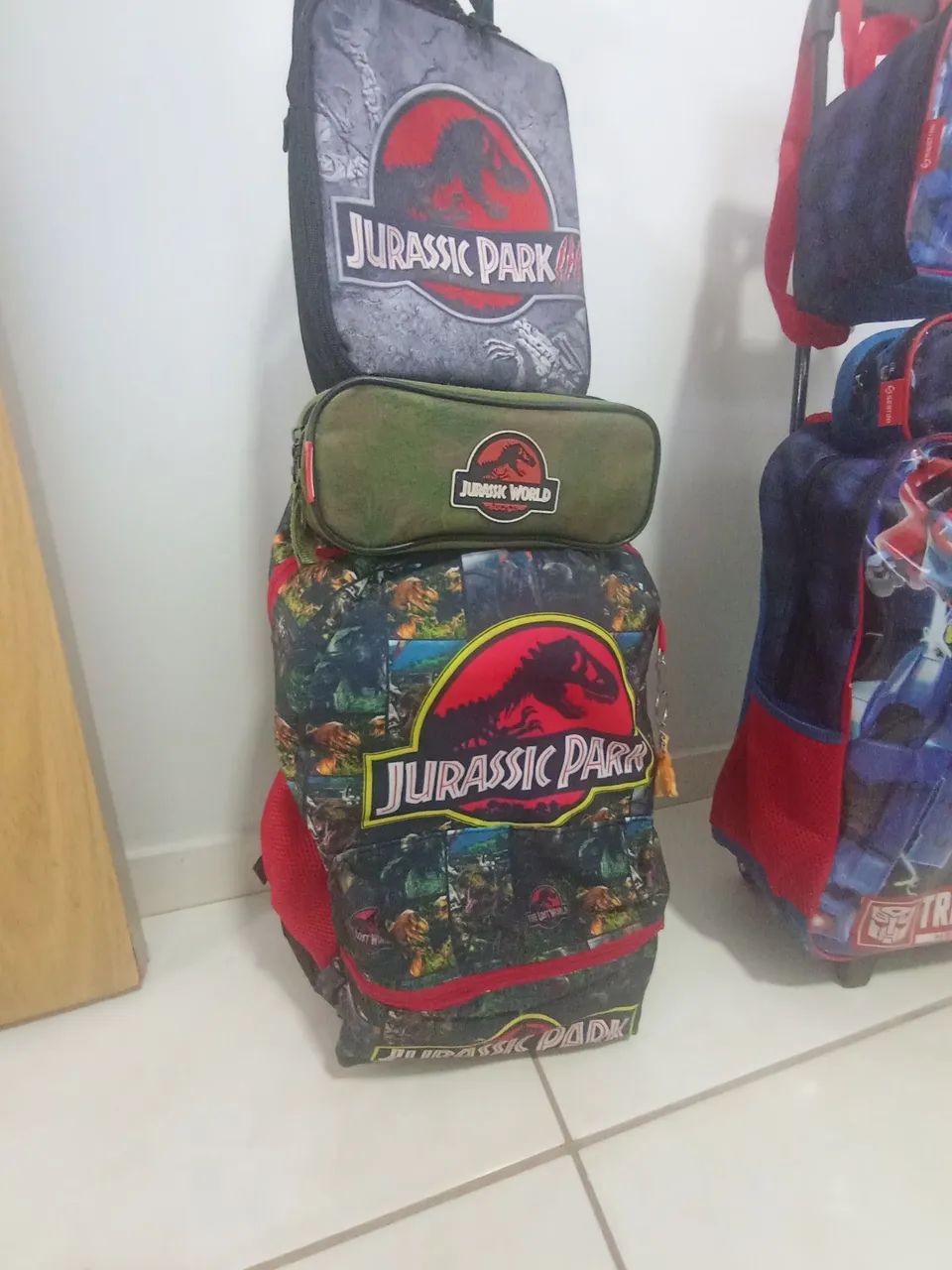Kit de Mochilas completo em bom estado Jurassic e transformes - Foto 3