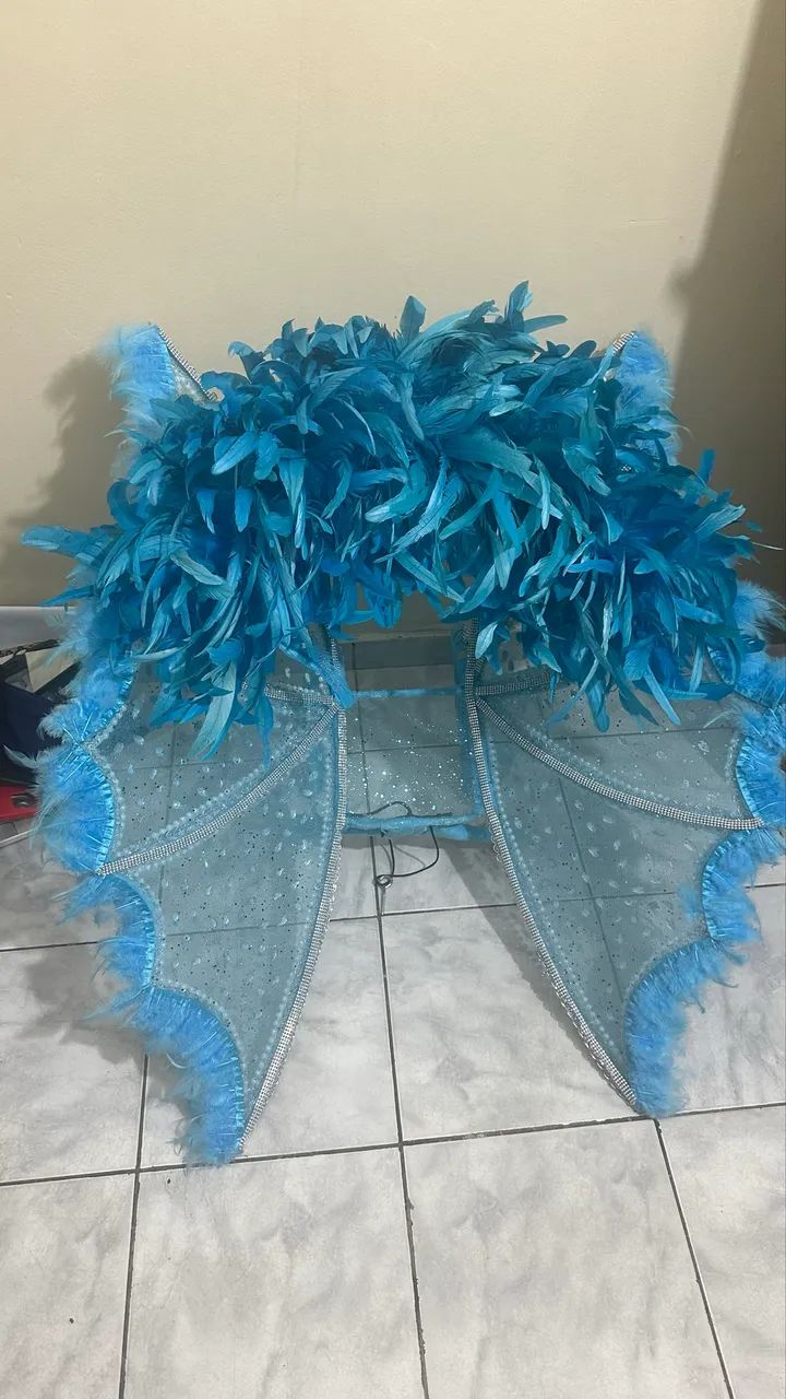 Costeira modela borboleta azul  - Foto 3