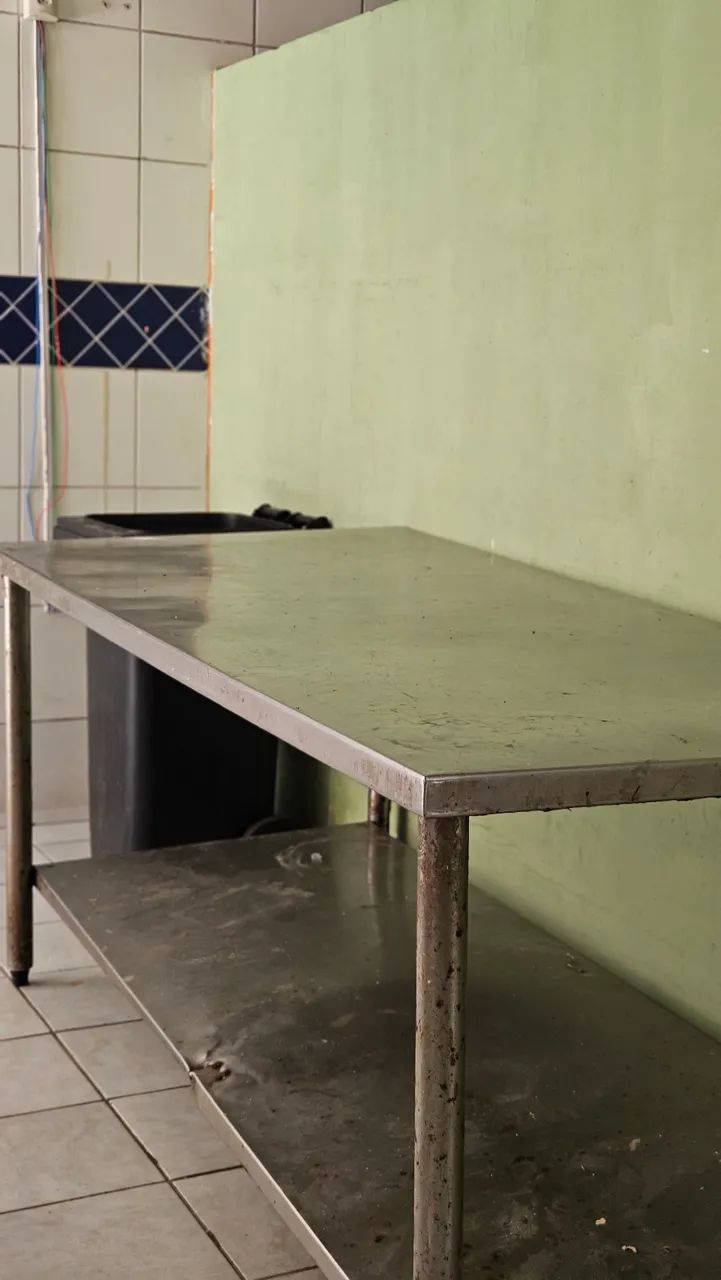 Mesa industrial  de alumínio 