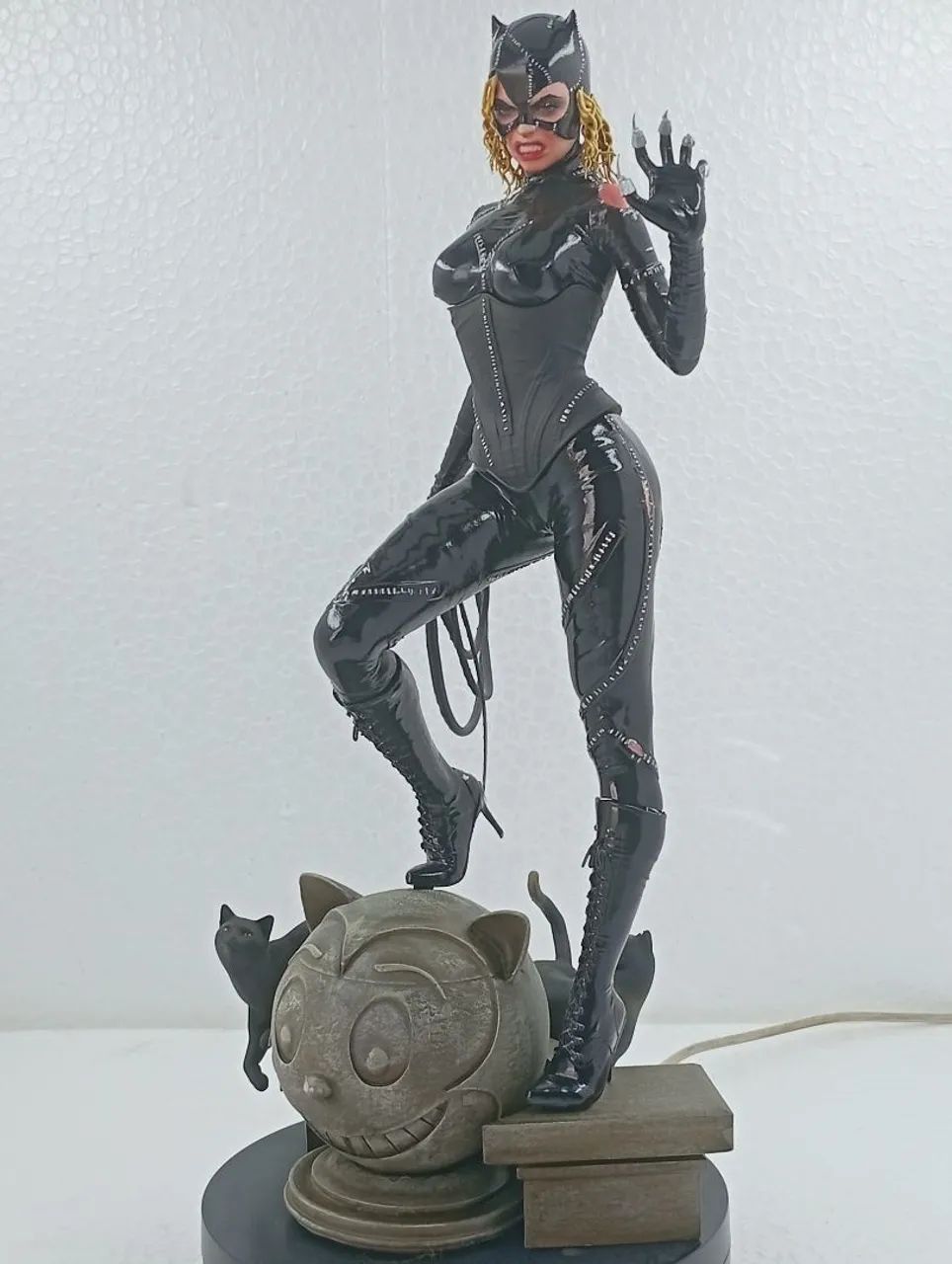 CATWOMAN (Michelle Pfeiffer)