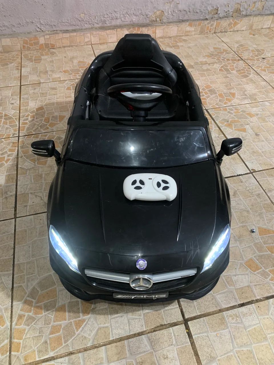 Carro Elétrico BangToys Mercedes-Benz GLA-45 12V com Controle Remoto - Foto 3