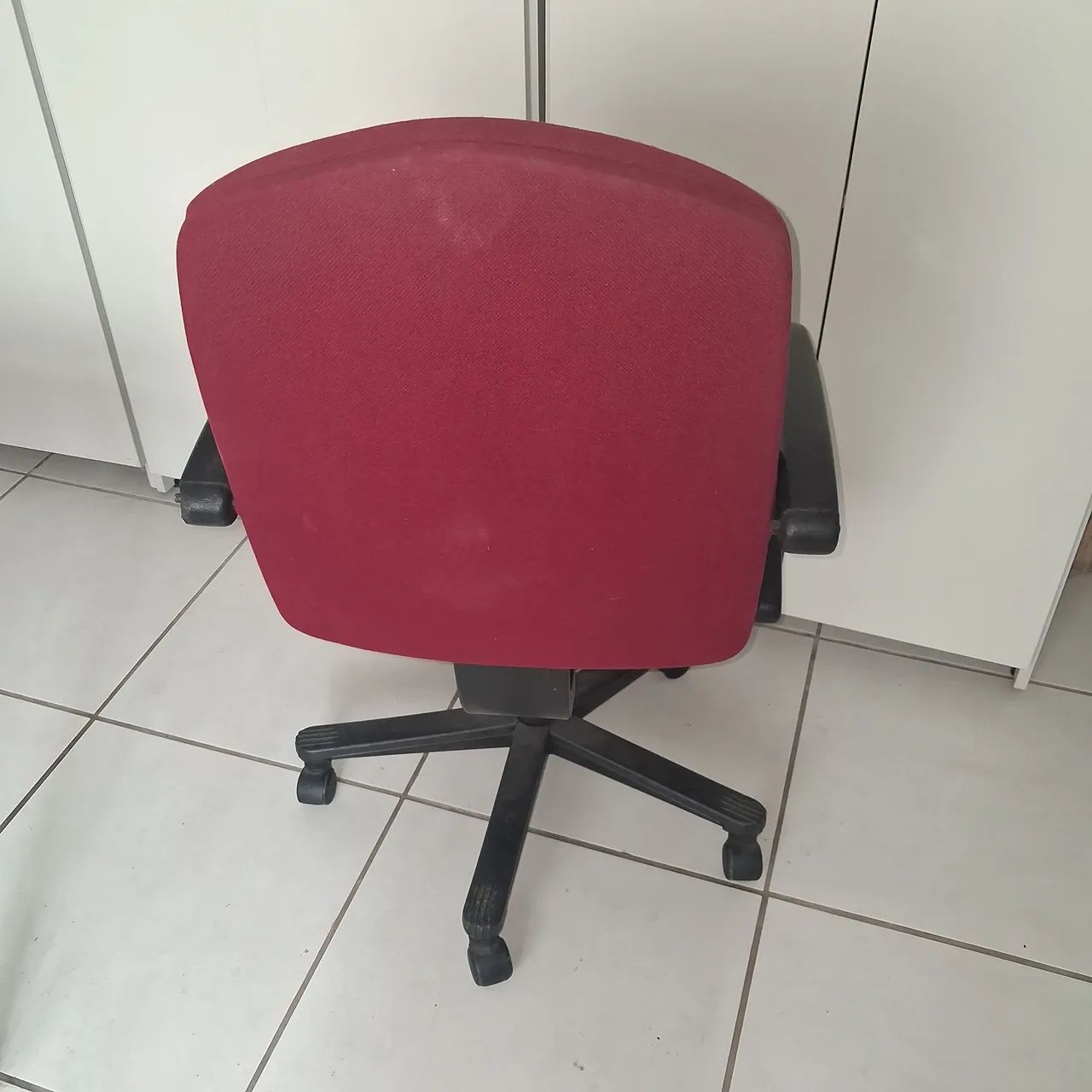 Cadeira de escritorio vermelha  - Foto 2