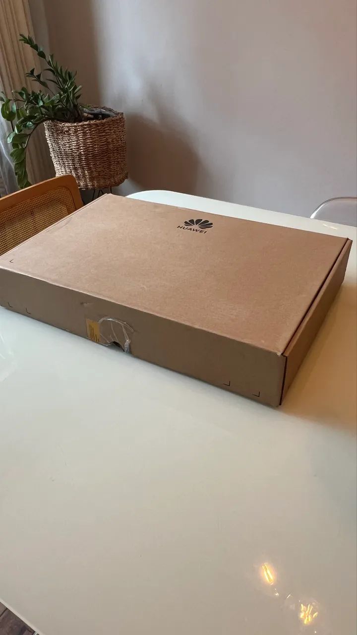 Huawei S5735-L24P4XE-A V2 Switch, 24-Port PoE