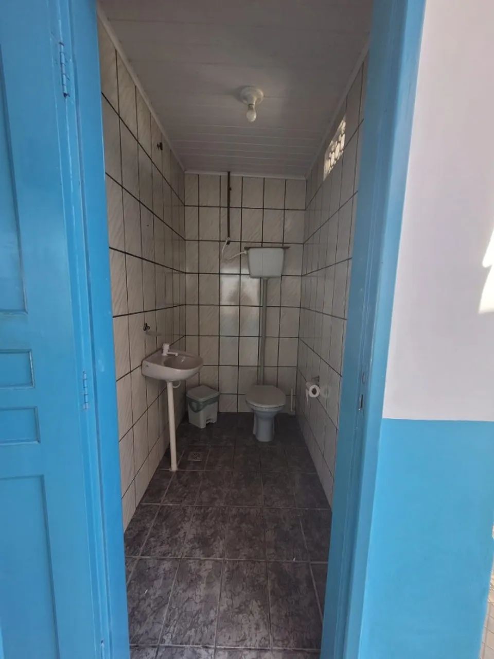 VENDE-SE UMA CASA NO CENTRO DA CIDADE DE PRADO-BA - Foto 3