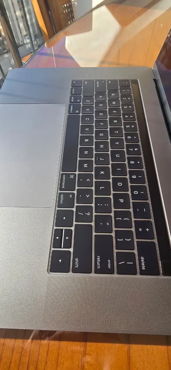 macbook pro touch bar 2016