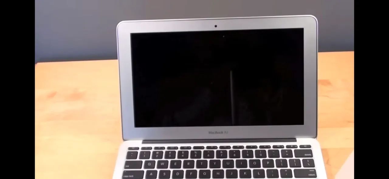 MacBook Air 11.6 polegadas + carregador original - Foto 2