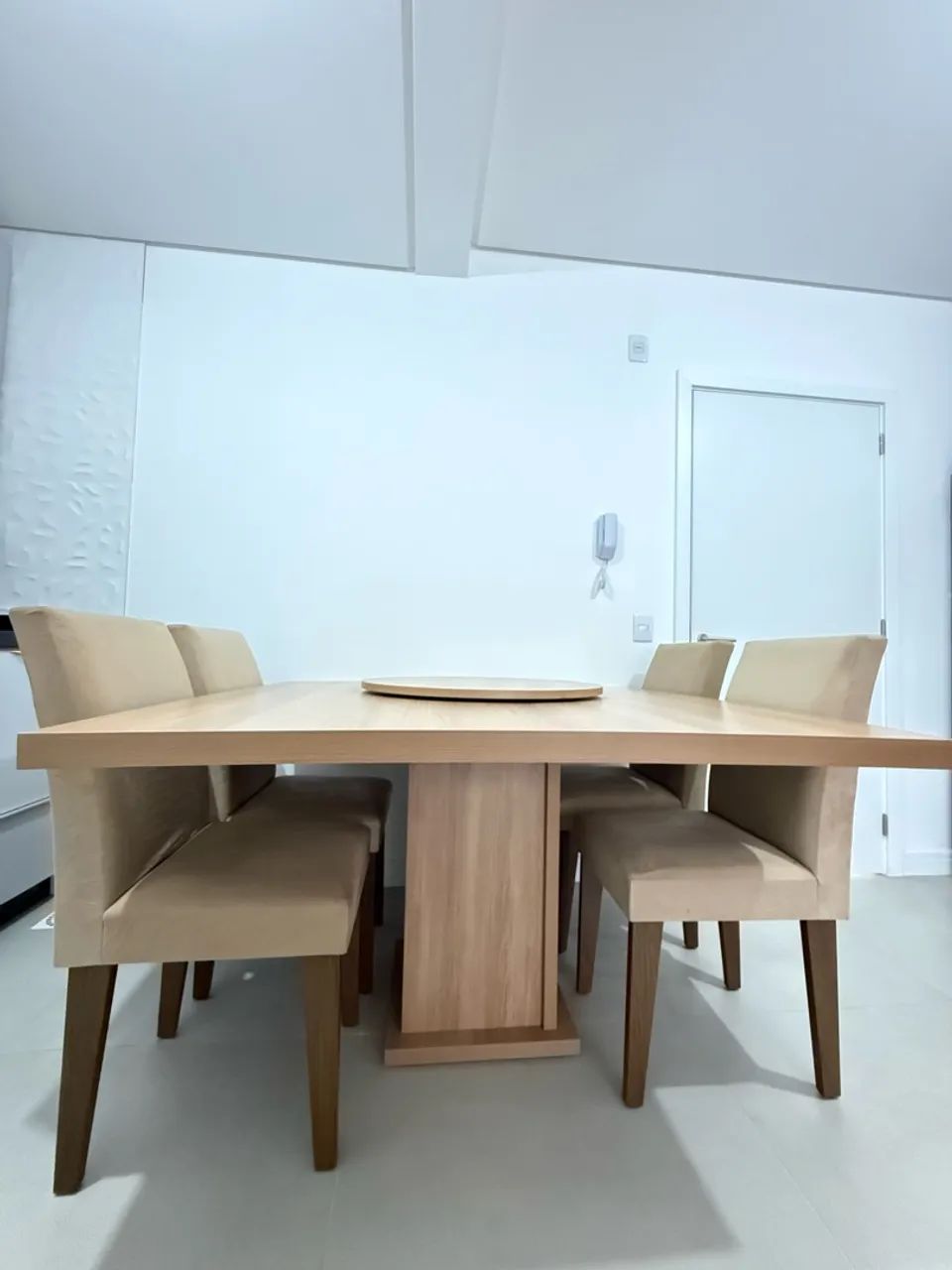 Mesa de jantar com cadeiras