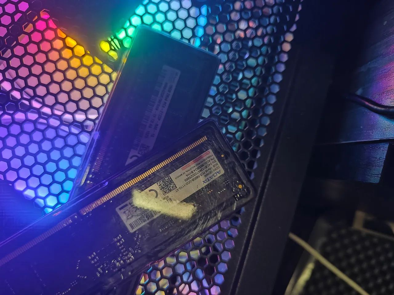 memorias ram :8gb ddr5 e 16gb ddr4