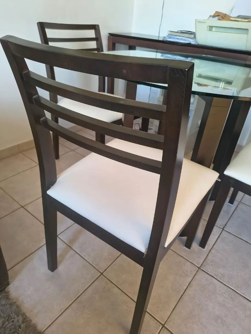 Mesa de vidro ( 1 m ) com 4 cadeiras - Foto 2