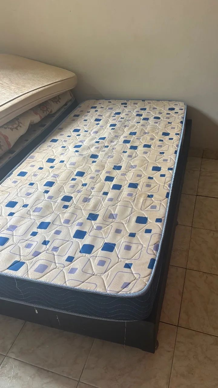 Vendo 2 camas box de solteiro completas 