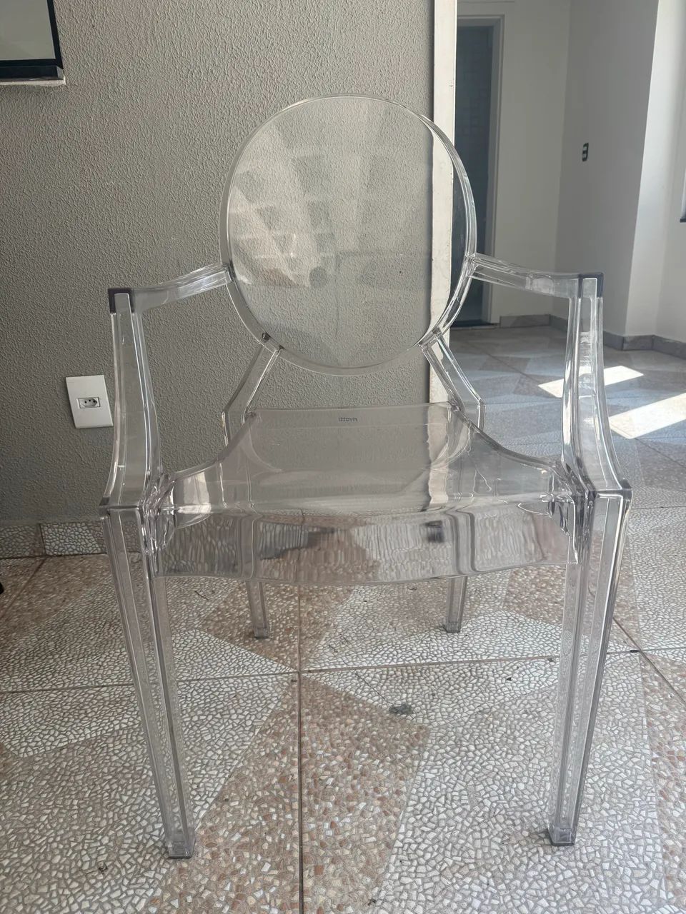 Cadeira de Acrílico Rivatti usada