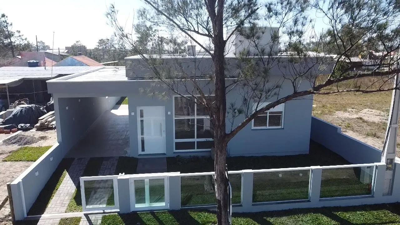 Casa nova a 350 metros do mar com piscina - Foto 5