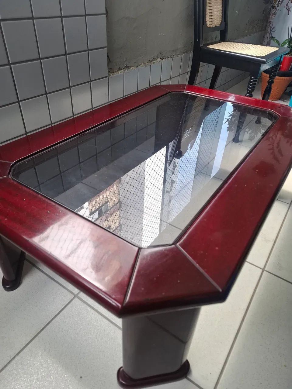 Mesa de centro com tampa de vidro