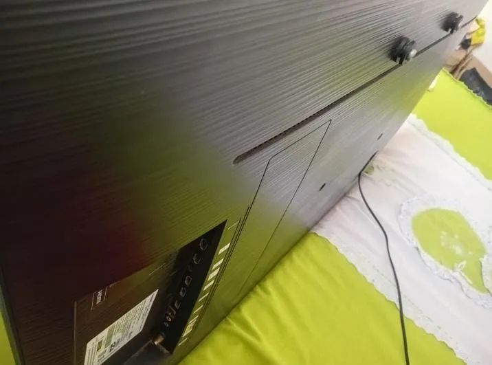 VENDO UMA TELEVISÃO DE 43 POLEGADAS SMART NOVA 