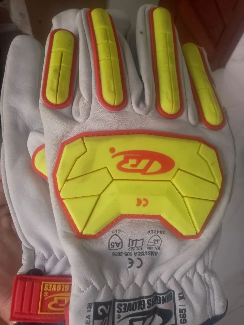 Luvas kong