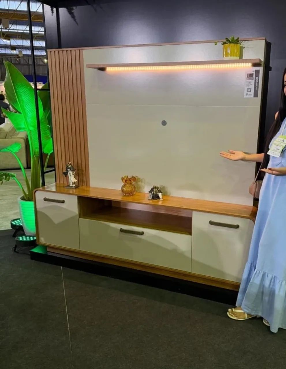 Home para TV ate 65 polegadas na PRONTA ENTREGA na cor off com cinamomo