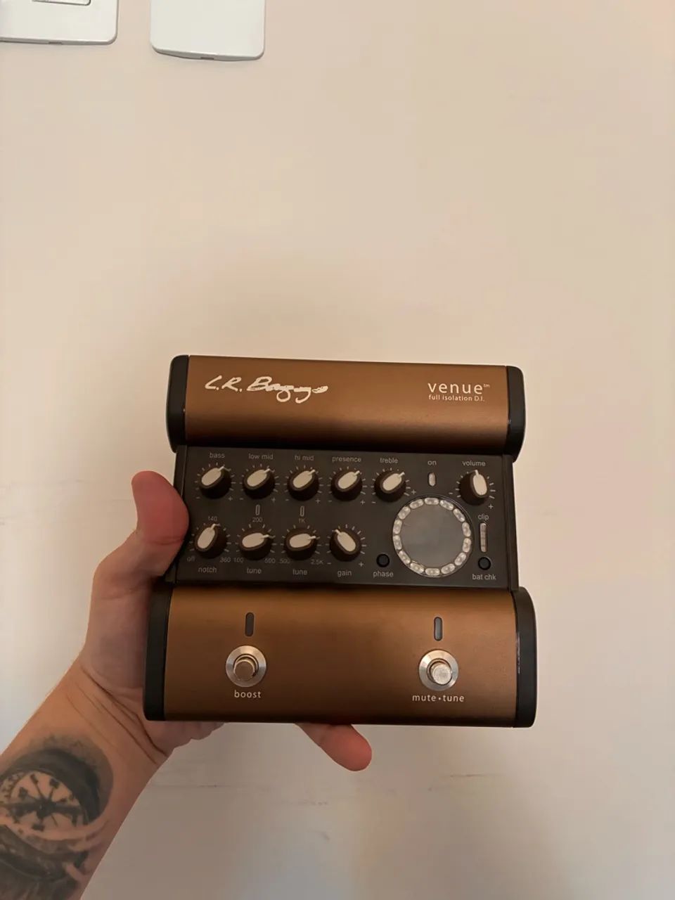 Lr Baggs -  Venue - Pre/Eq/DI