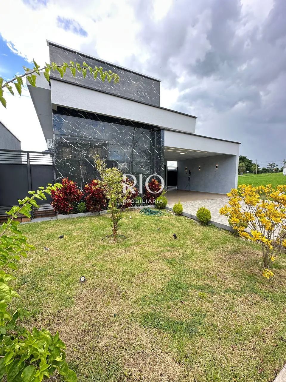 Imóvel á Venda com 3 Quartos Cond. Alphaville  BR-364