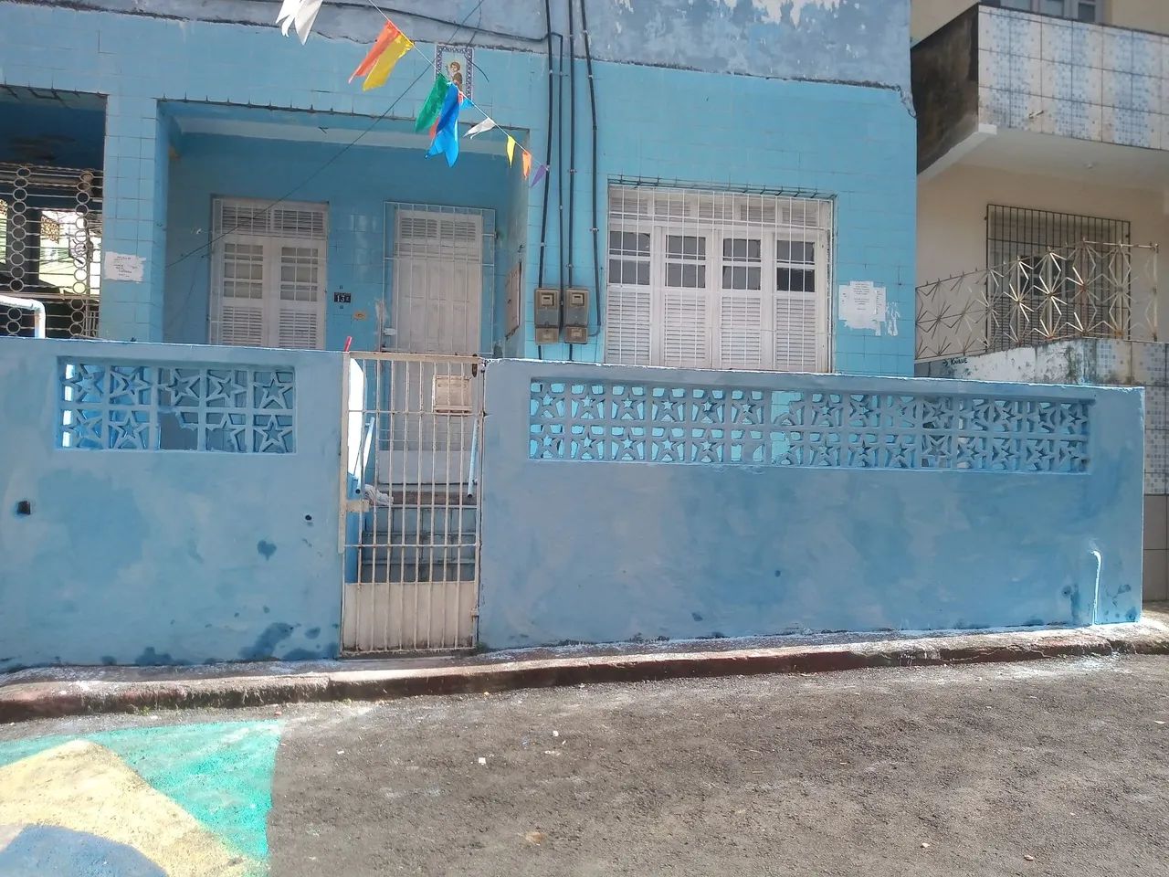ALUGA-SE CASA AREJADA