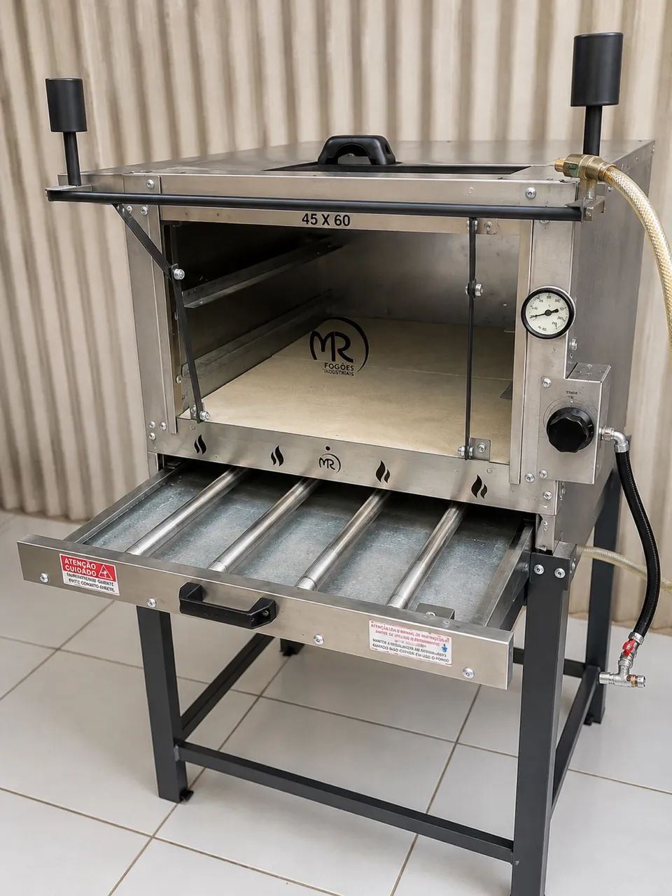 Forno com suporte 