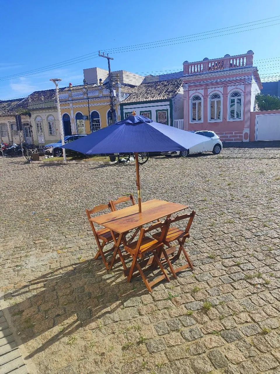 Mesas de bar madeira com ombrelone 