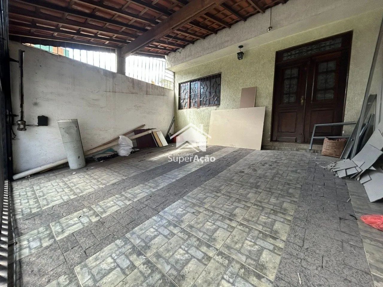 Casa com piscina - próximo a saida da dutra