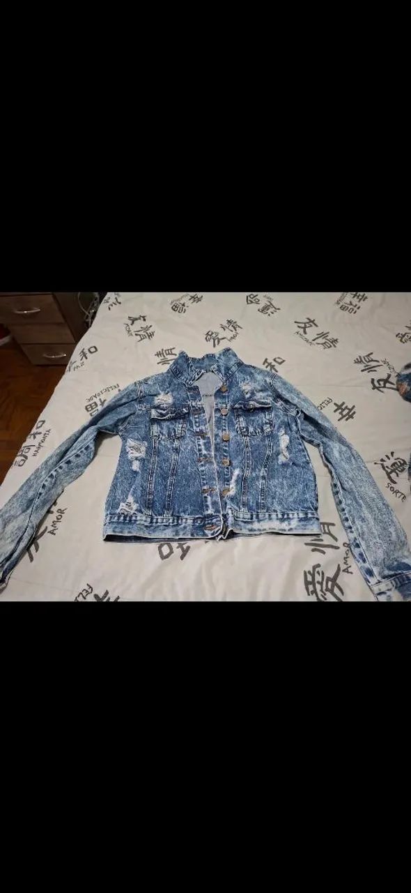 2 casacos, 1 jeans e outro de couro super conservado  - Foto 3