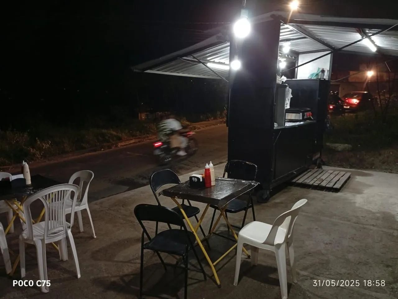 Treiler enorme com espaço para geladeira e tv - Foto 3