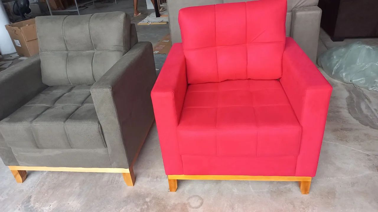 Poltronas confortáveis  em sued