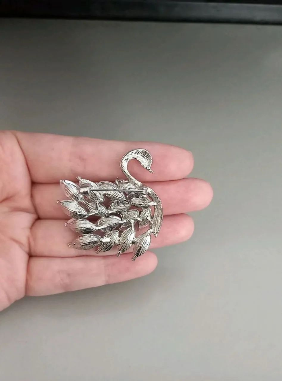 Broche de Cisne Pedraria Transparente (novo) - Foto 5