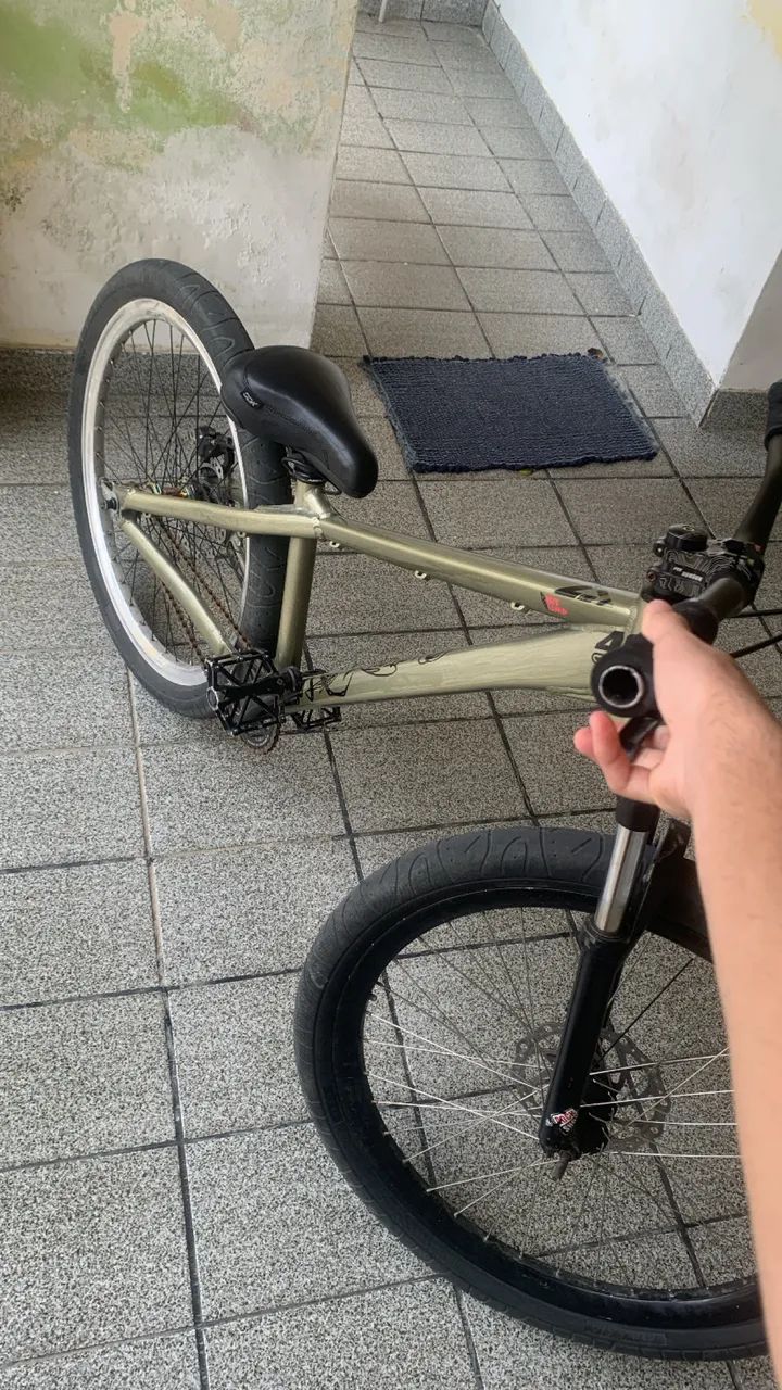 Gios Dj dourada?