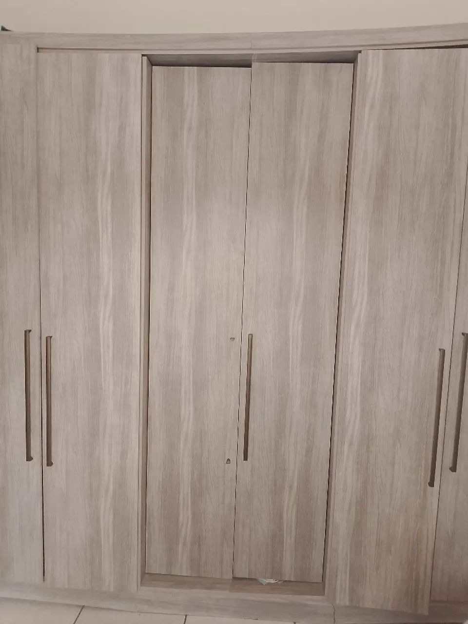 Vendo Guarda roupa Grande 