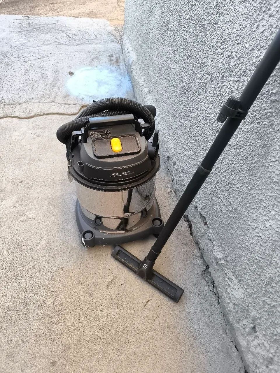 Vende-se aspirador de água é pó 