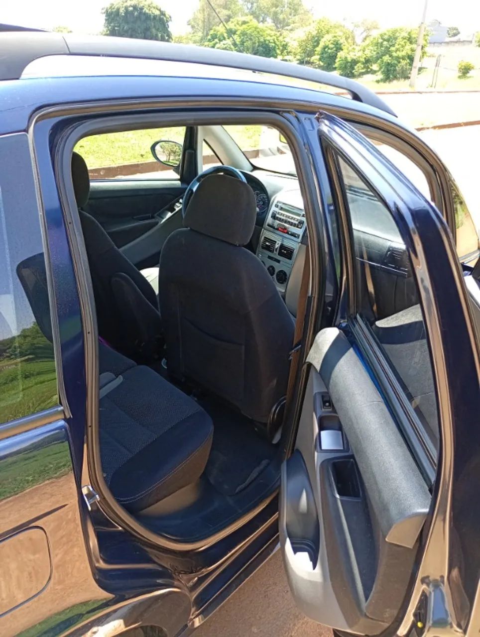 Fiat Idea Sporting Dualogic 1.8 Flex 16V 5P 2011 - Foto 3