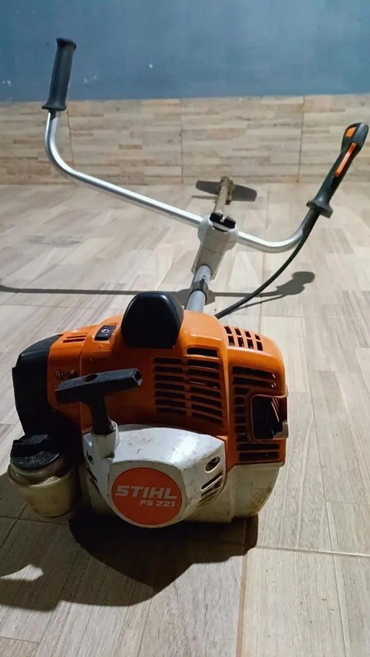 Roçadeira Stihl FS 221 - Foto 2