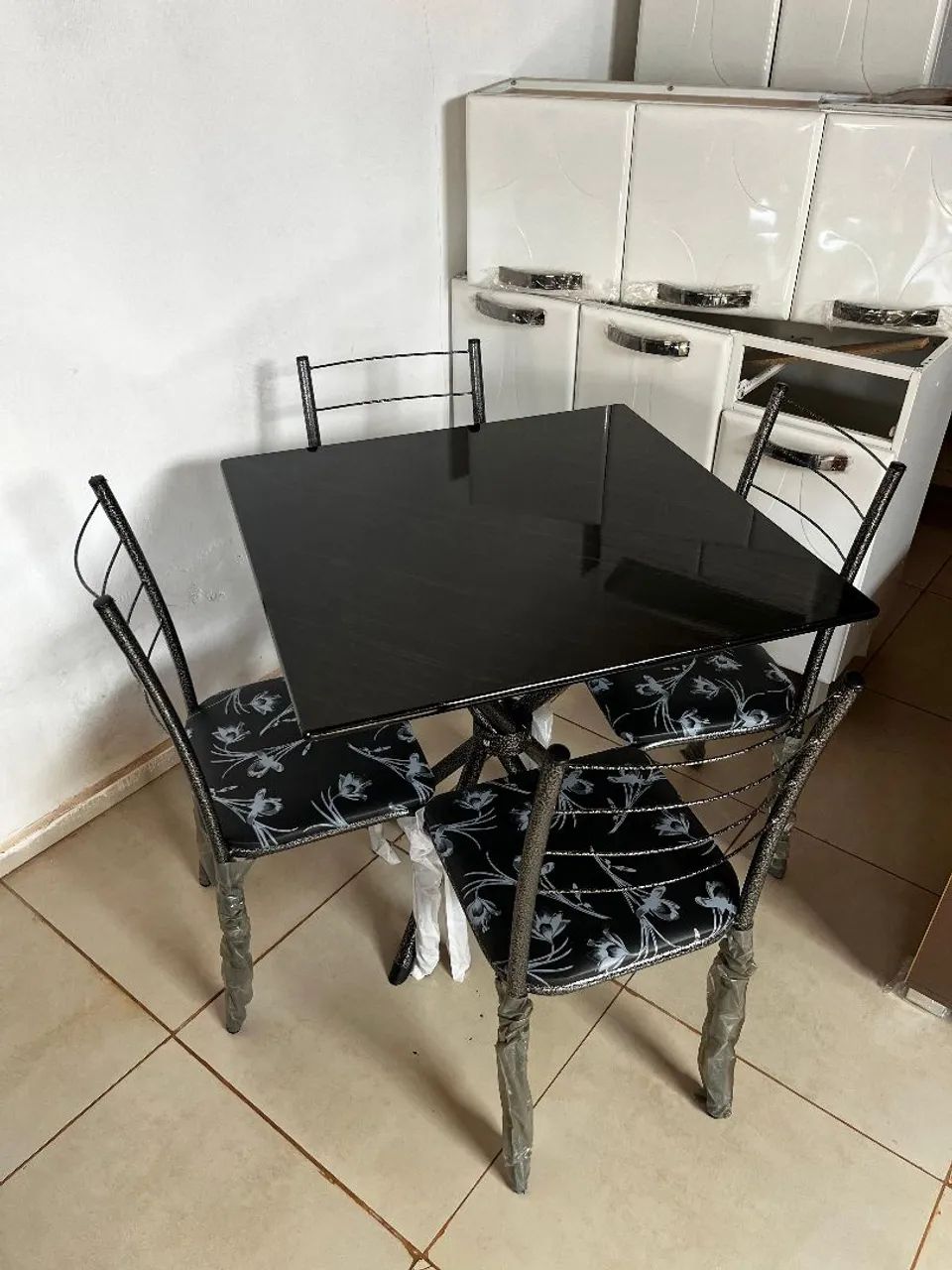 MESA QUADRADA GRANITO/ PEDRA PRETA/NOVA COM ENTREGA GRÁTIS  - Foto 2