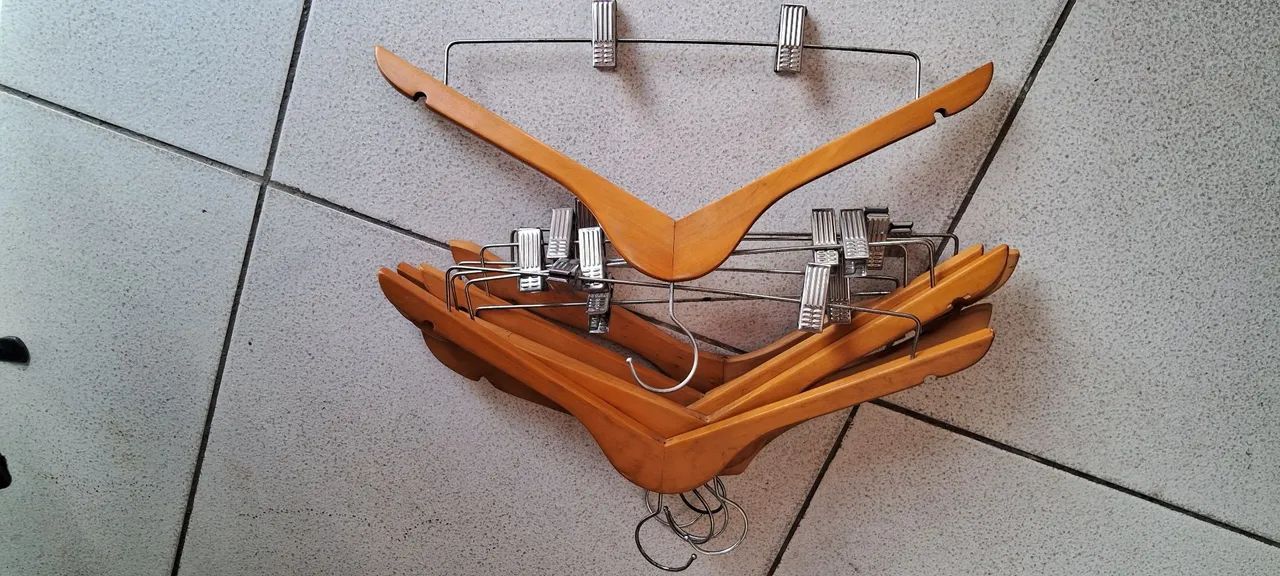 Vendo Cabides em Madeira 