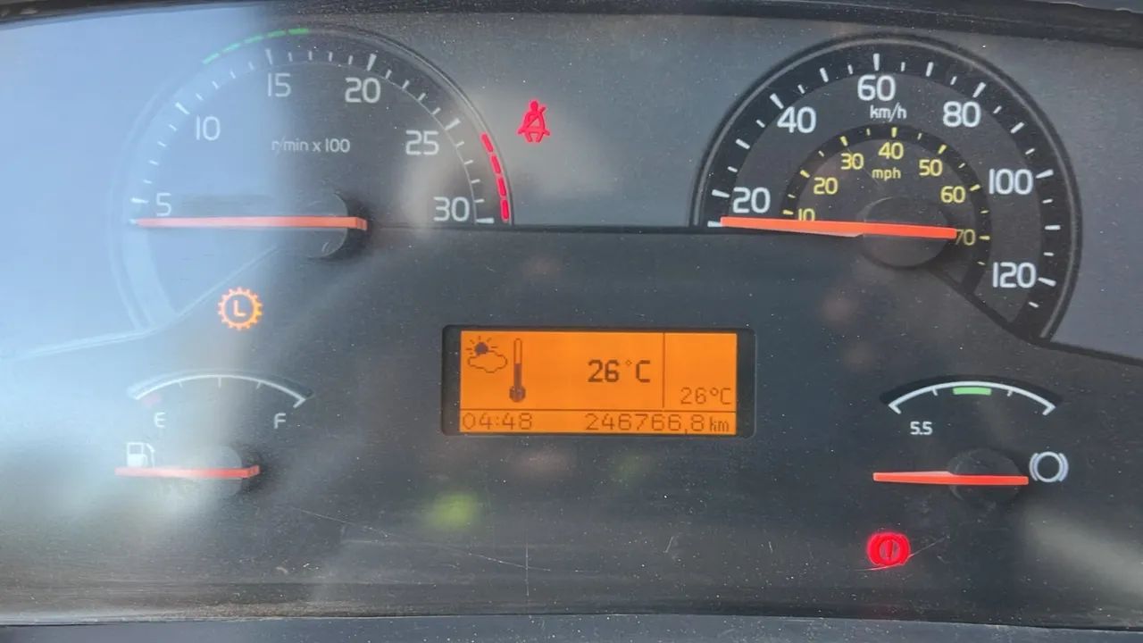 Volvo vm 330 2011 Bascula  - Foto 2
