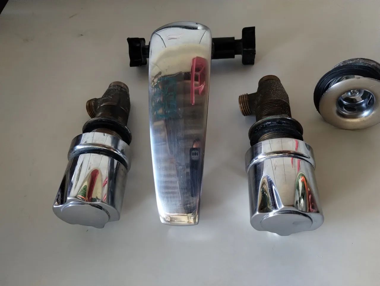 Deca Bathroom Mixer Faucet, Low Spout. It is working perfectly.