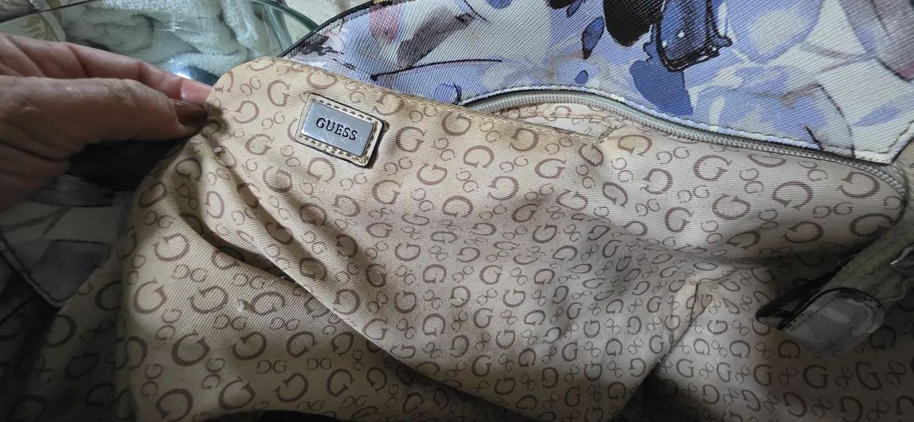 Bolsa Guess Floral - Foto 4